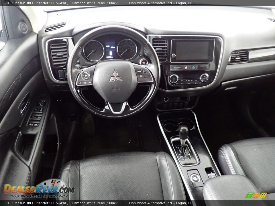 Dashboard of 2017 Mitsubishi Outlander SEL S-AWC Photo #28