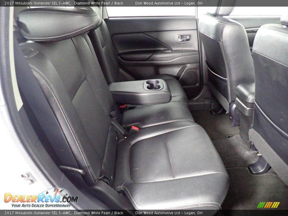 Rear Seat of 2017 Mitsubishi Outlander SEL S-AWC Photo #30