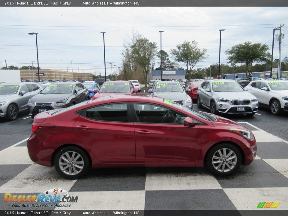 2016 Hyundai Elantra SE Red / Gray Photo #3