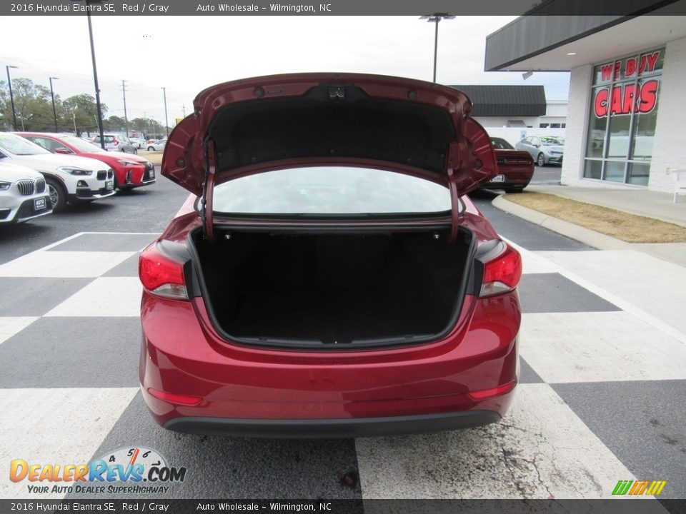 2016 Hyundai Elantra SE Red / Gray Photo #5