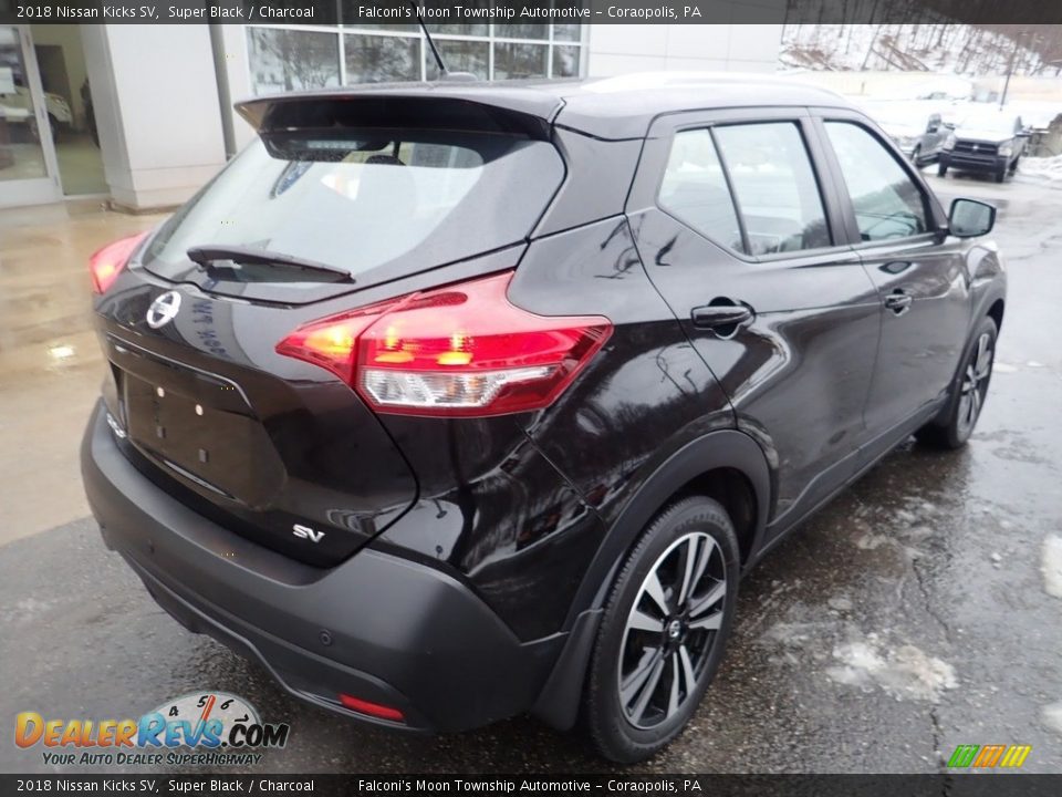 2018 Nissan Kicks SV Super Black / Charcoal Photo #2