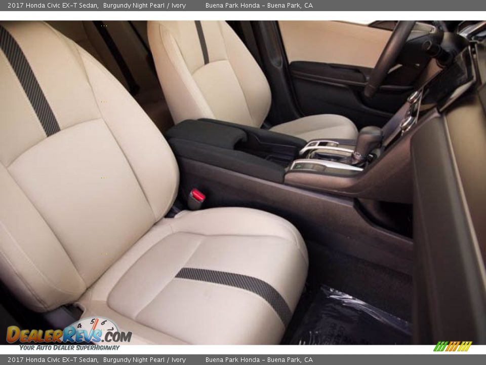 Front Seat of 2017 Honda Civic EX-T Sedan Photo #25