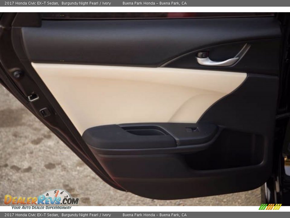 Door Panel of 2017 Honda Civic EX-T Sedan Photo #32