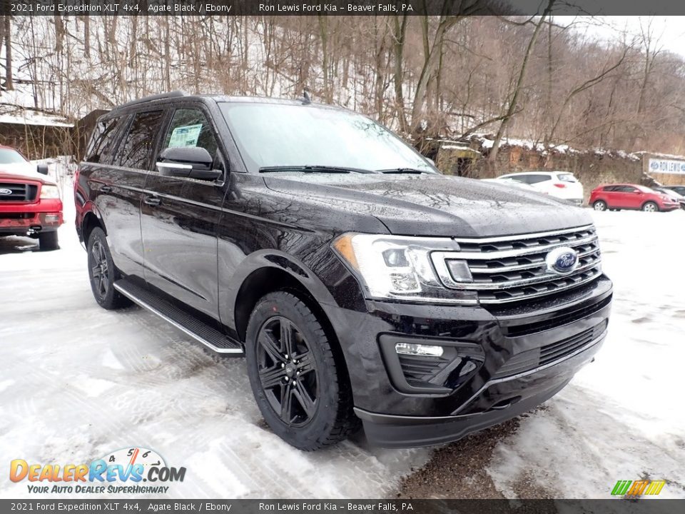 Front 3/4 View of 2021 Ford Expedition XLT 4x4 Photo #3