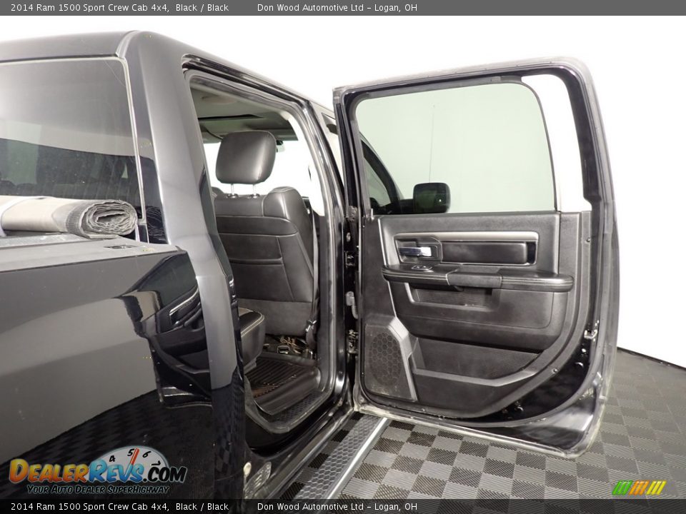 2014 Ram 1500 Sport Crew Cab 4x4 Black / Black Photo #32