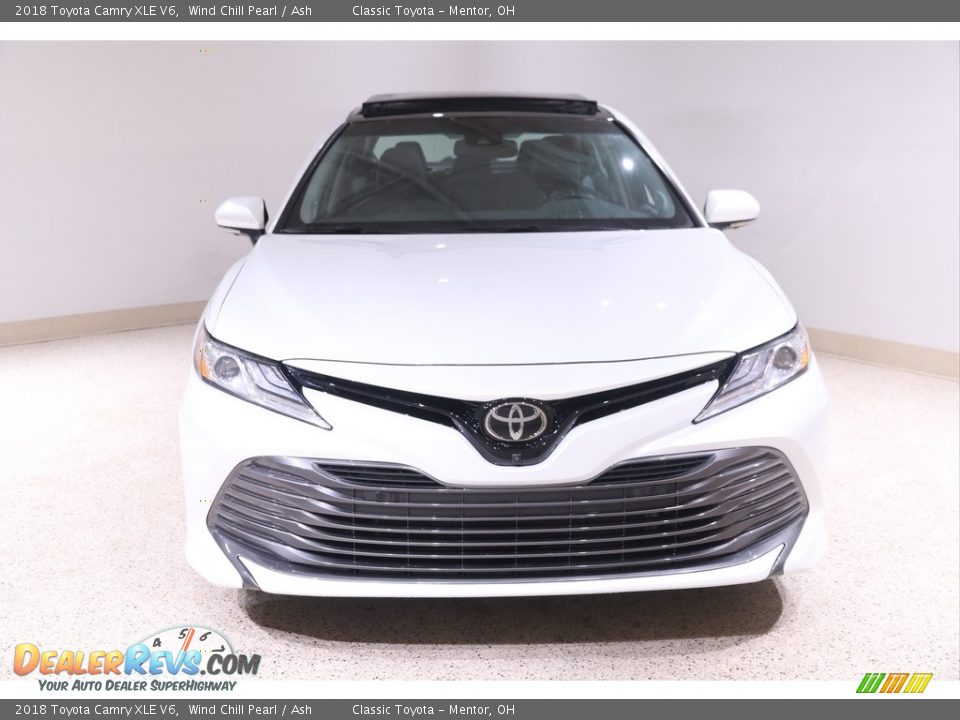 2018 Toyota Camry XLE V6 Wind Chill Pearl / Ash Photo #2