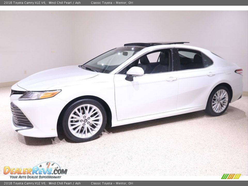 2018 Toyota Camry XLE V6 Wind Chill Pearl / Ash Photo #3