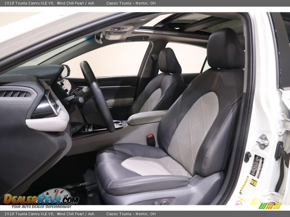 2018 Toyota Camry XLE V6 Wind Chill Pearl / Ash Photo #5