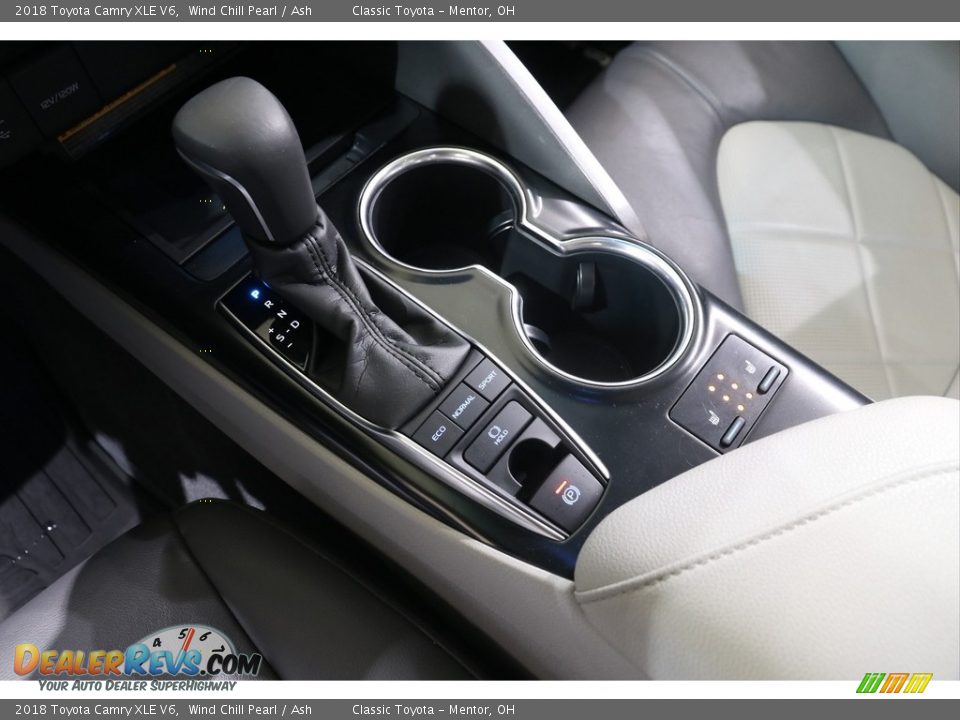 2018 Toyota Camry XLE V6 Wind Chill Pearl / Ash Photo #14