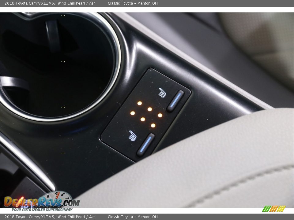 2018 Toyota Camry XLE V6 Wind Chill Pearl / Ash Photo #15
