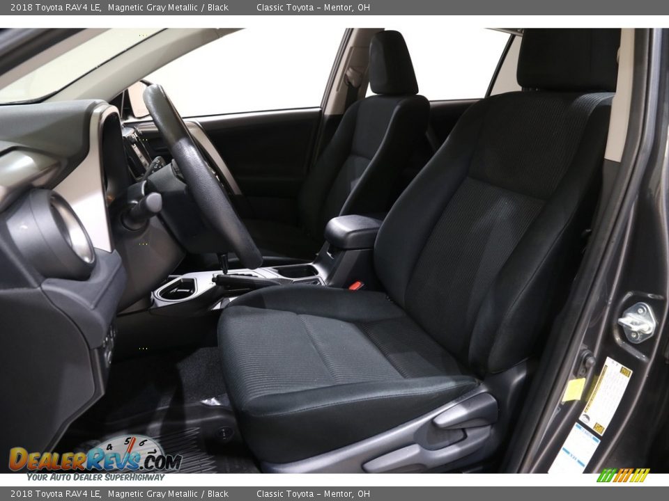 2018 Toyota RAV4 LE Magnetic Gray Metallic / Black Photo #5