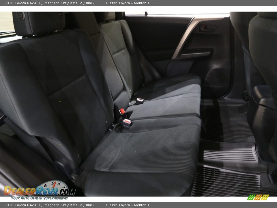 2018 Toyota RAV4 LE Magnetic Gray Metallic / Black Photo #16
