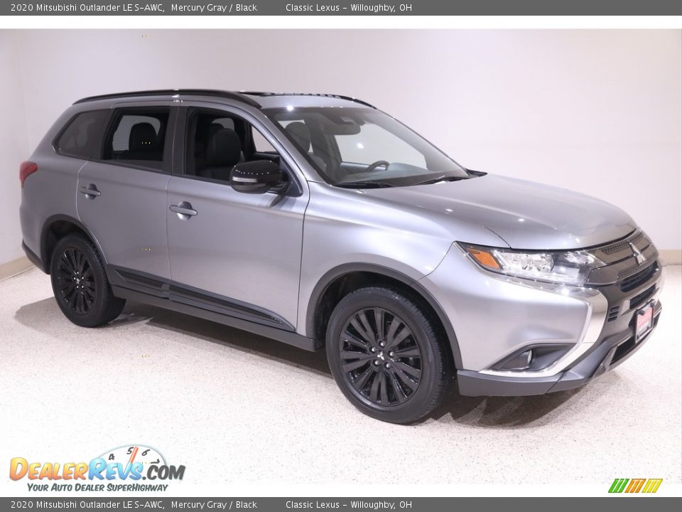 Front 3/4 View of 2020 Mitsubishi Outlander LE S-AWC Photo #1