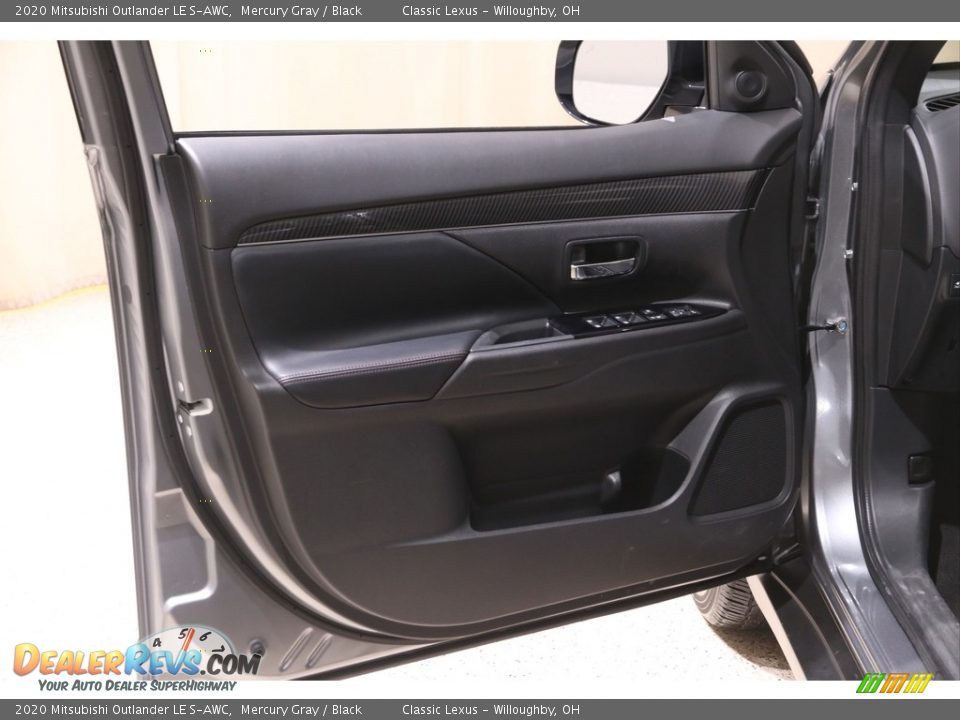 Door Panel of 2020 Mitsubishi Outlander LE S-AWC Photo #4