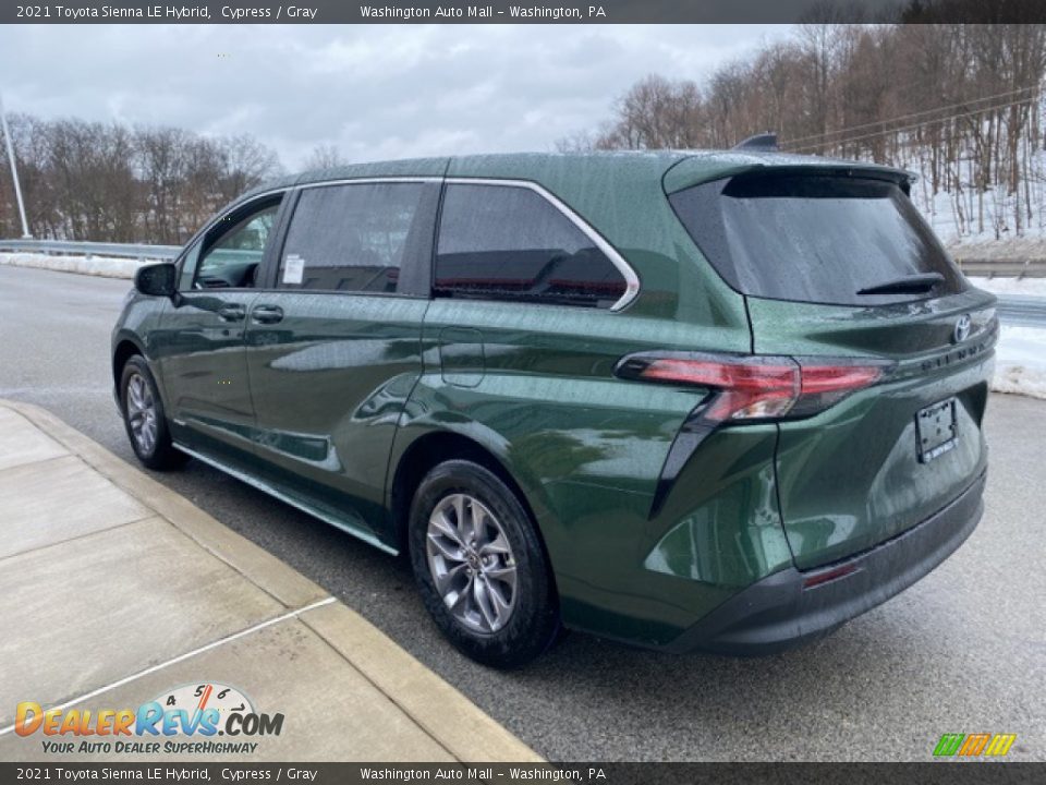 2021 Toyota Sienna LE Hybrid Cypress / Gray Photo #2