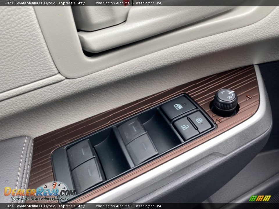 Controls of 2021 Toyota Sienna LE Hybrid Photo #19