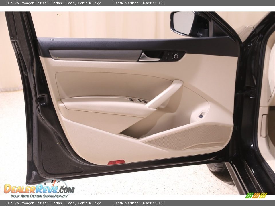 Door Panel of 2015 Volkswagen Passat SE Sedan Photo #4