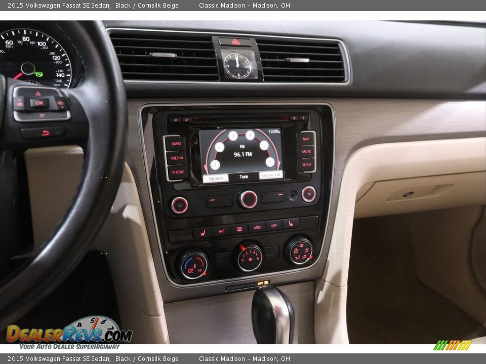 Controls of 2015 Volkswagen Passat SE Sedan Photo #9