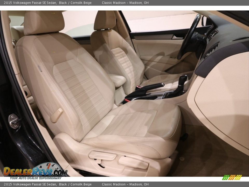 Front Seat of 2015 Volkswagen Passat SE Sedan Photo #13