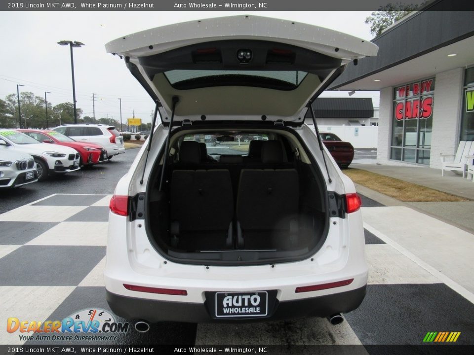 2018 Lincoln MKT AWD White Platinum / Hazelnut Photo #5