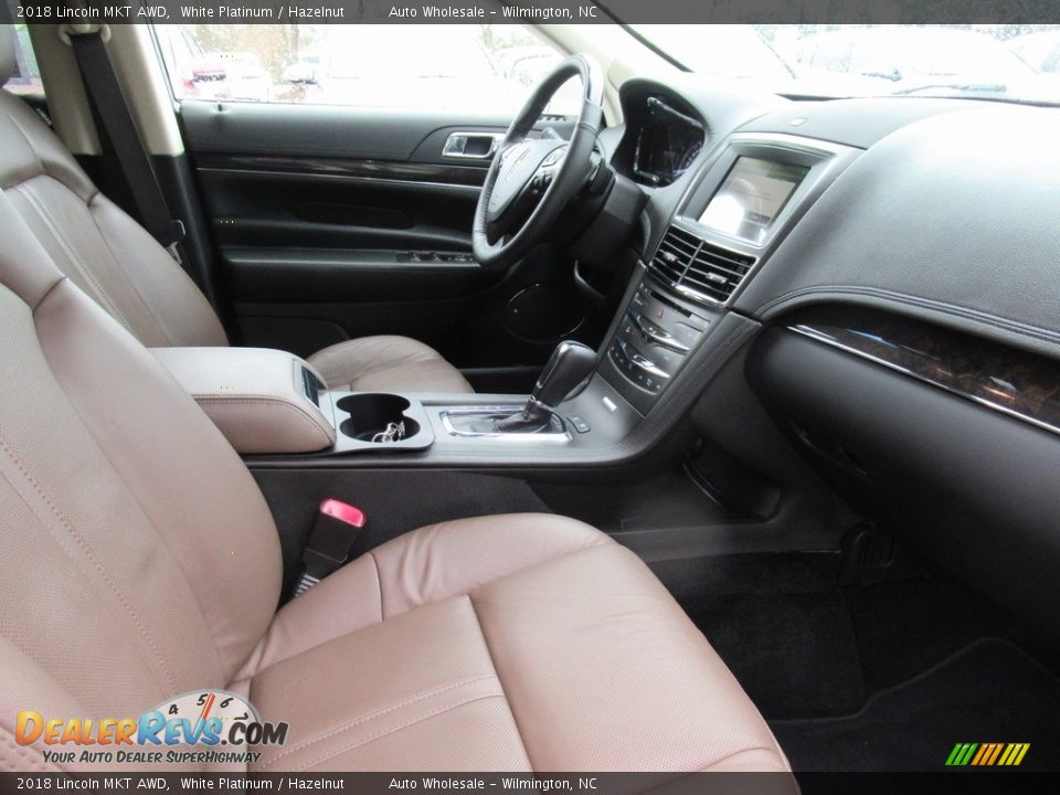 2018 Lincoln MKT AWD White Platinum / Hazelnut Photo #11