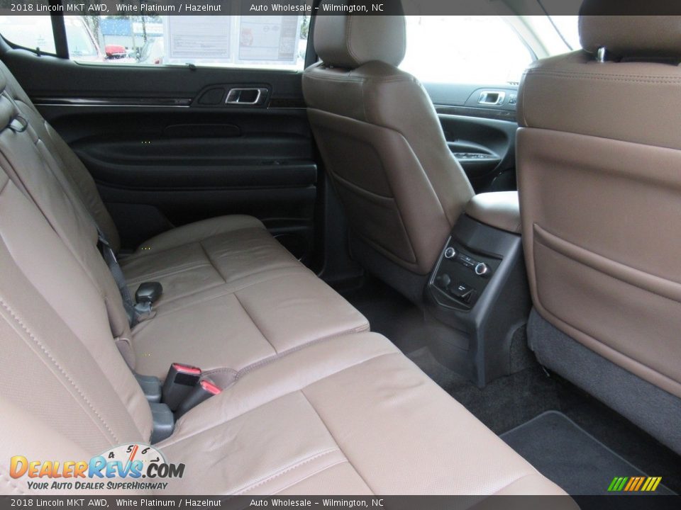 2018 Lincoln MKT AWD White Platinum / Hazelnut Photo #12