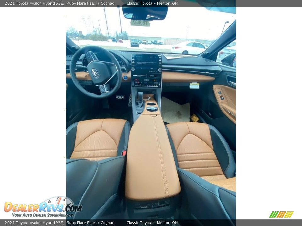 Front Seat of 2021 Toyota Avalon Hybrid XSE Photo #4