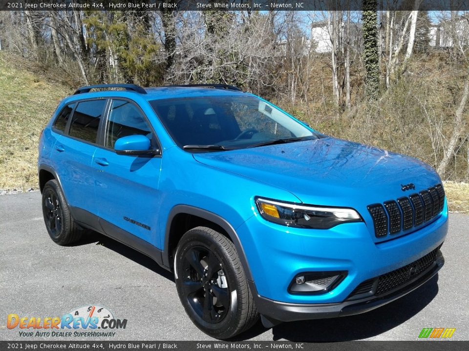 Front 3/4 View of 2021 Jeep Cherokee Altitude 4x4 Photo #4