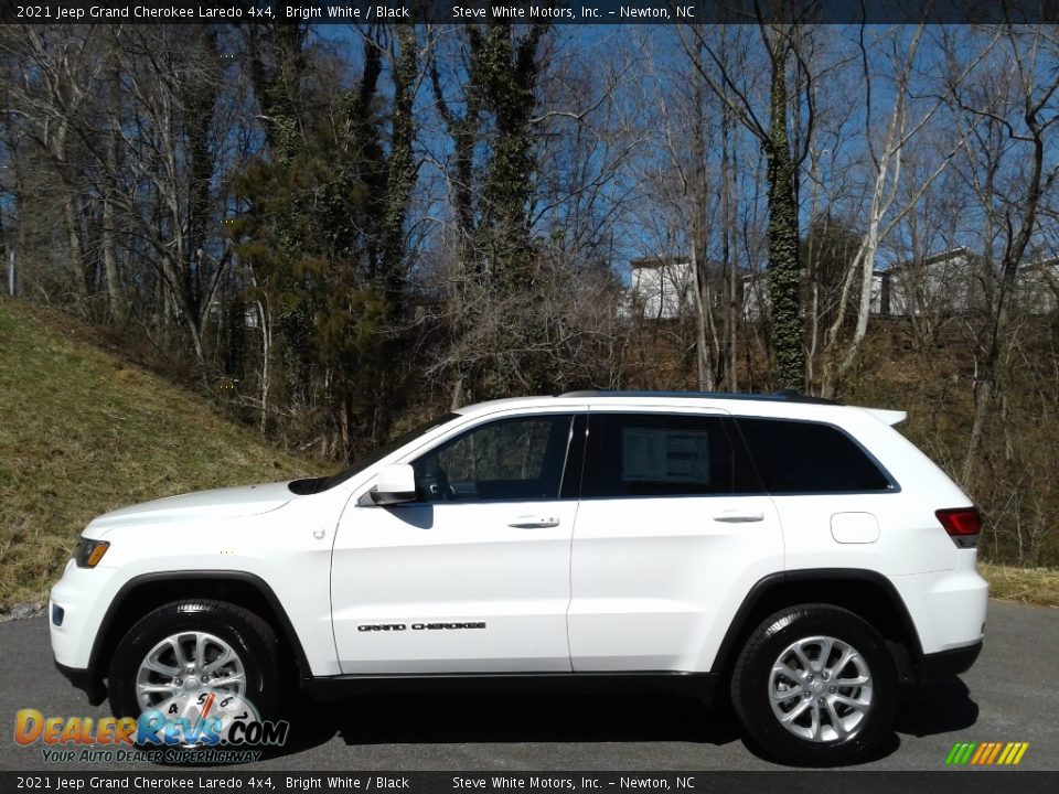 2021 Jeep Grand Cherokee Laredo 4x4 Bright White / Black Photo #1