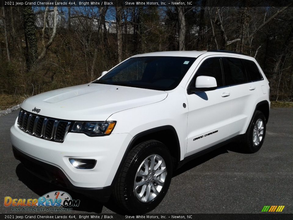 2021 Jeep Grand Cherokee Laredo 4x4 Bright White / Black Photo #2