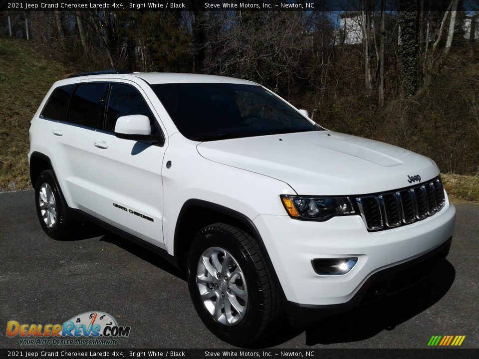 2021 Jeep Grand Cherokee Laredo 4x4 Bright White / Black Photo #4