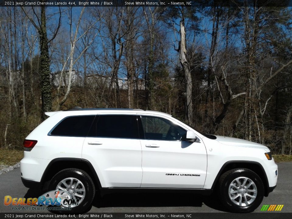 2021 Jeep Grand Cherokee Laredo 4x4 Bright White / Black Photo #5