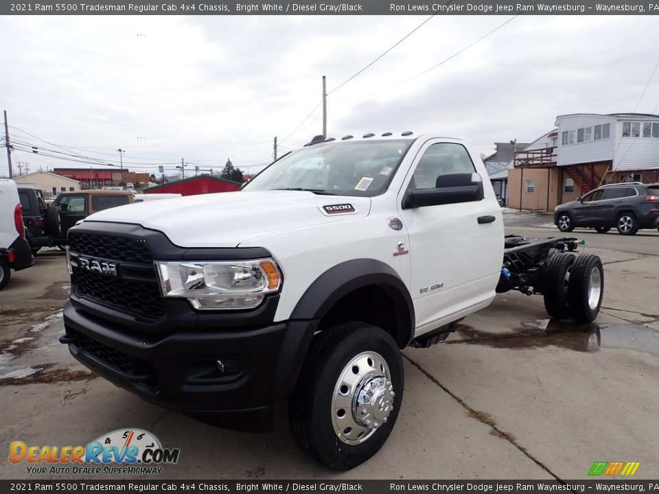 Front 3/4 View of 2021 Ram 5500 Tradesman Regular Cab 4x4 Chassis Photo #1