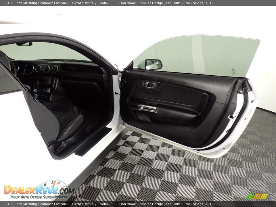 2019 Ford Mustang EcoBoost Fastback Oxford White / Ebony Photo #24