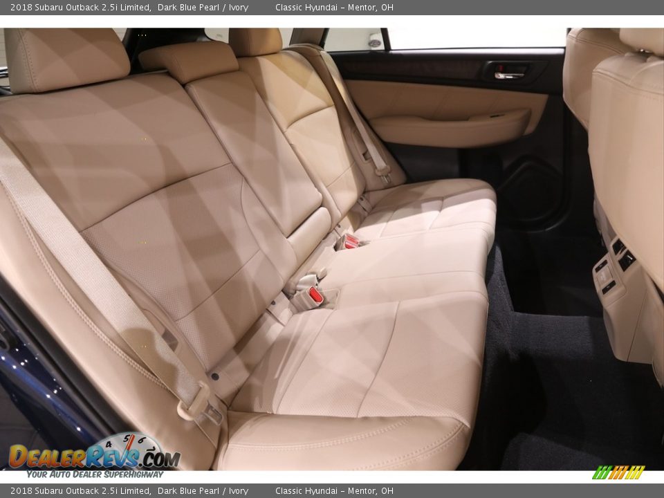 2018 Subaru Outback 2.5i Limited Dark Blue Pearl / Ivory Photo #17