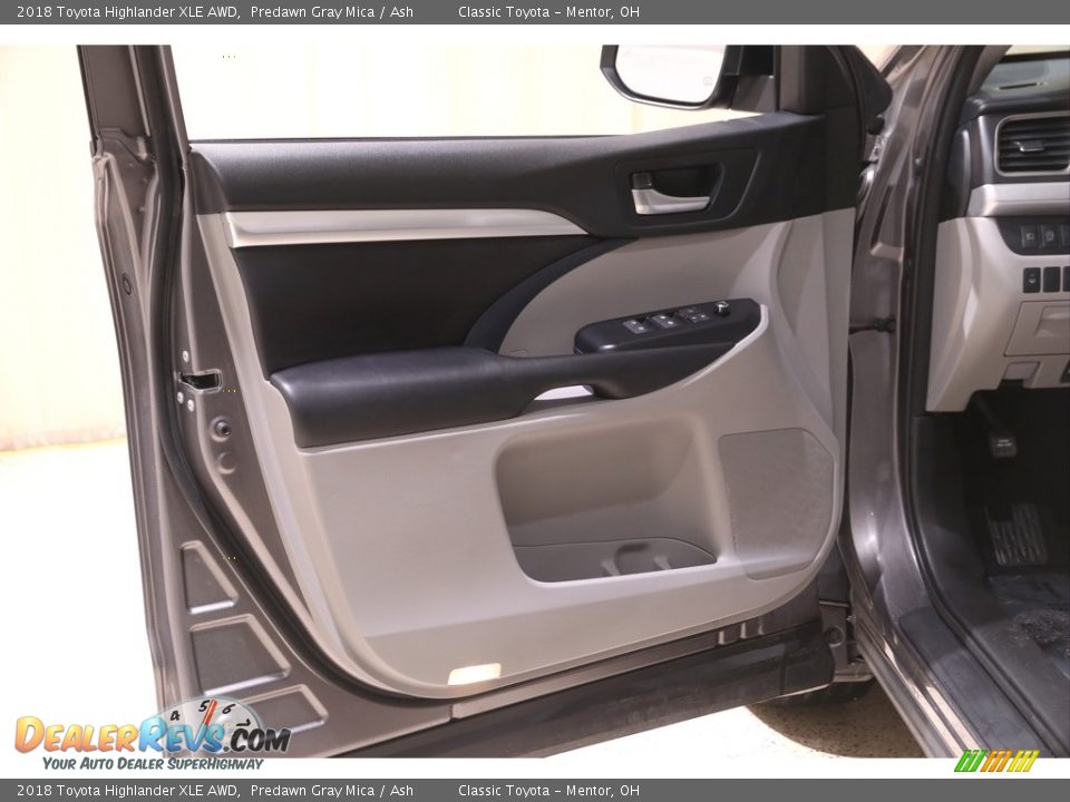 2018 Toyota Highlander XLE AWD Predawn Gray Mica / Ash Photo #4
