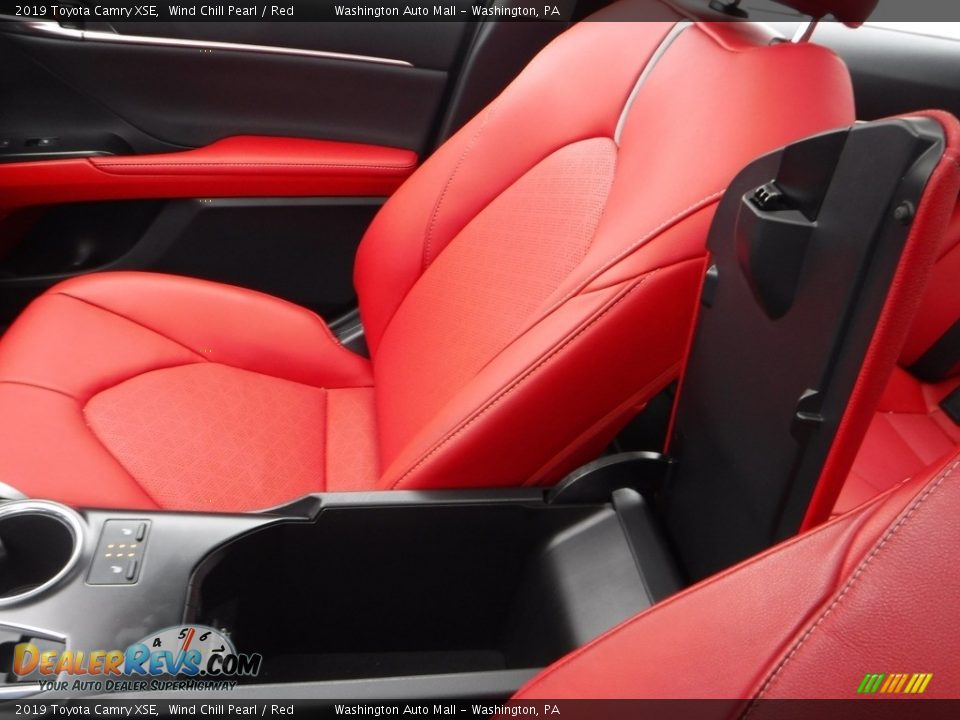 2019 Toyota Camry XSE Wind Chill Pearl / Red Photo #31