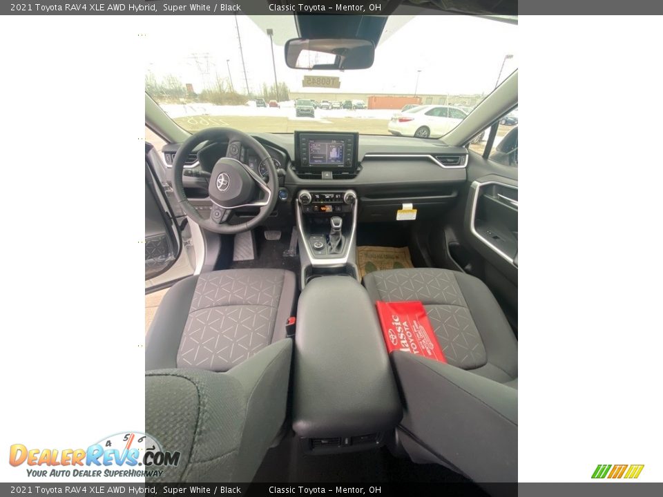 2021 Toyota RAV4 XLE AWD Hybrid Super White / Black Photo #4