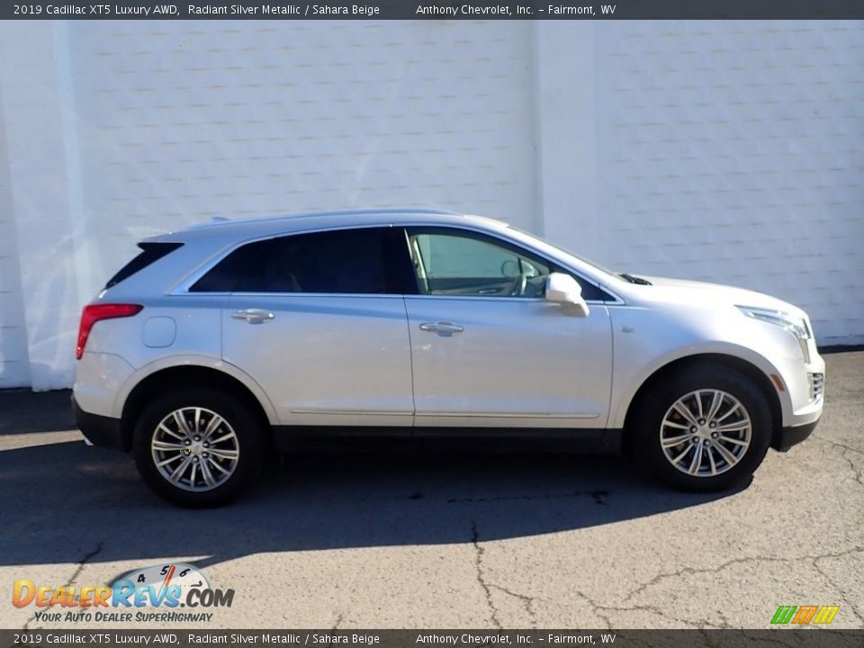 2019 Cadillac XT5 Luxury AWD Radiant Silver Metallic / Sahara Beige Photo #2