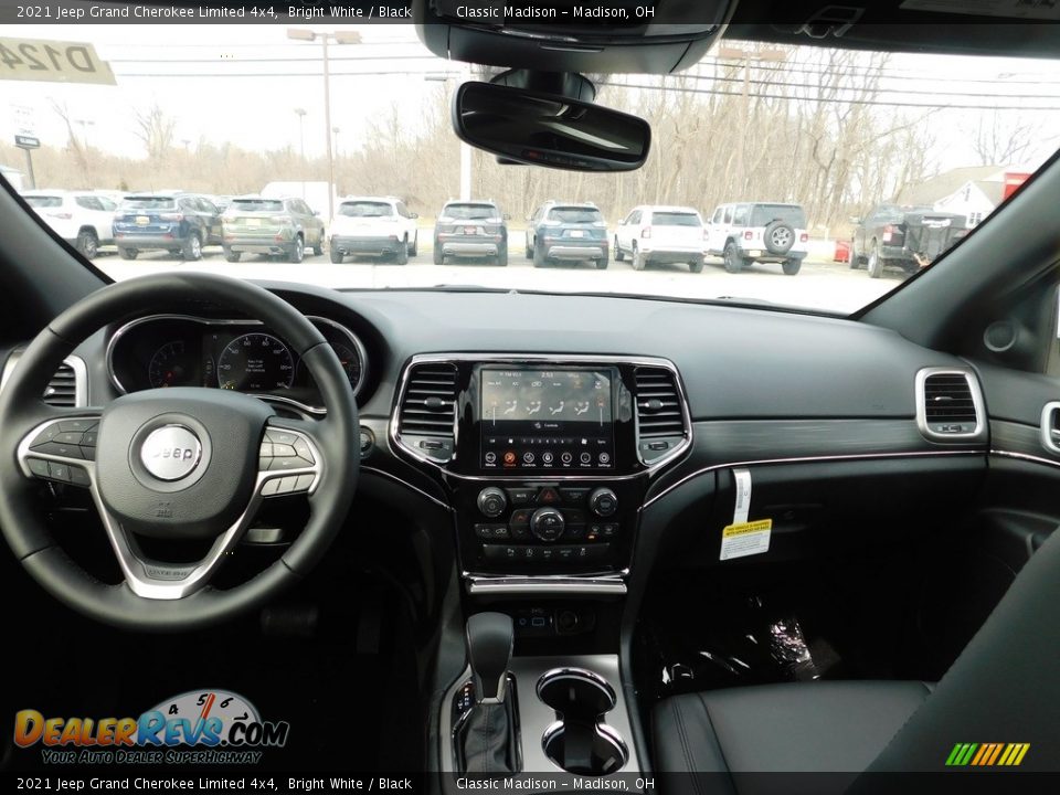 Dashboard of 2021 Jeep Grand Cherokee Limited 4x4 Photo #5