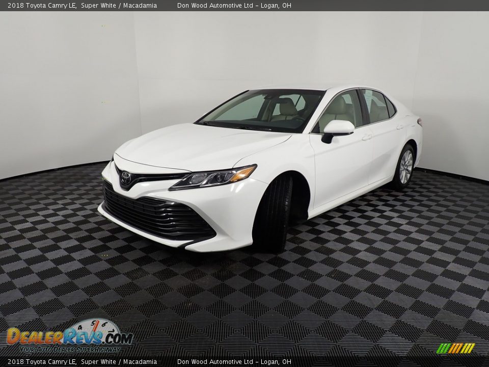 2018 Toyota Camry LE Super White / Macadamia Photo #8
