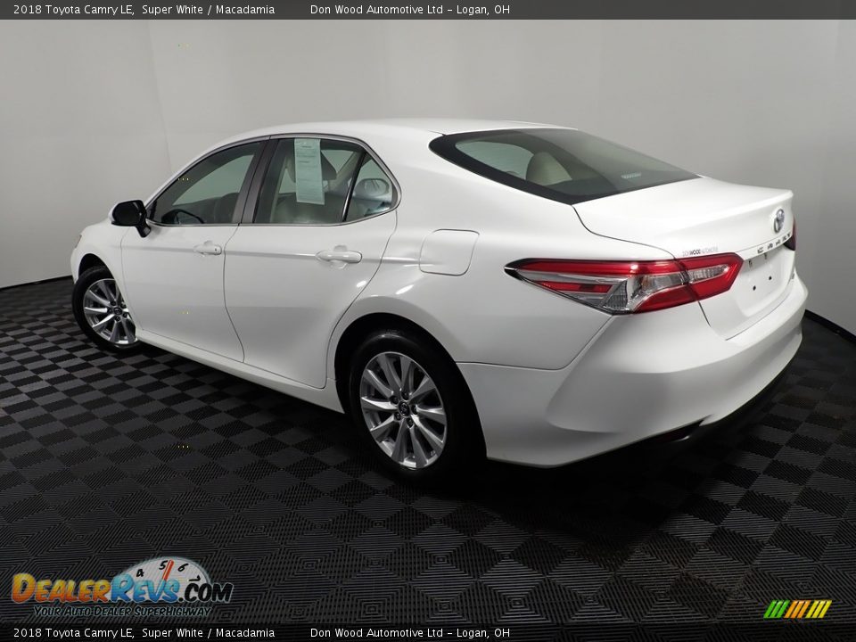 2018 Toyota Camry LE Super White / Macadamia Photo #11