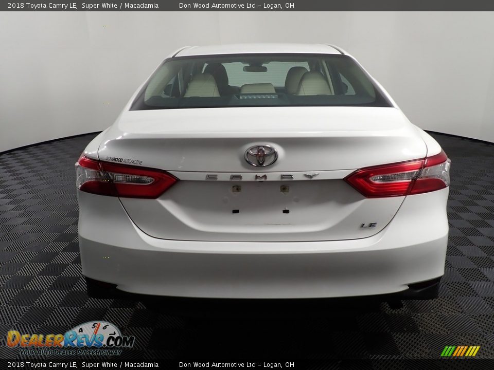 2018 Toyota Camry LE Super White / Macadamia Photo #12