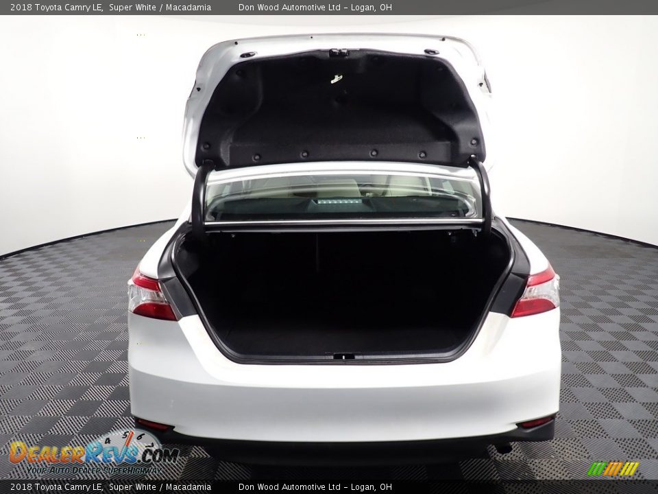 2018 Toyota Camry LE Super White / Macadamia Photo #13