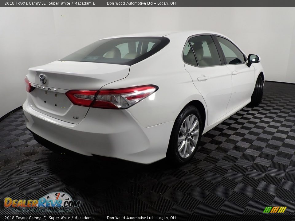 2018 Toyota Camry LE Super White / Macadamia Photo #15