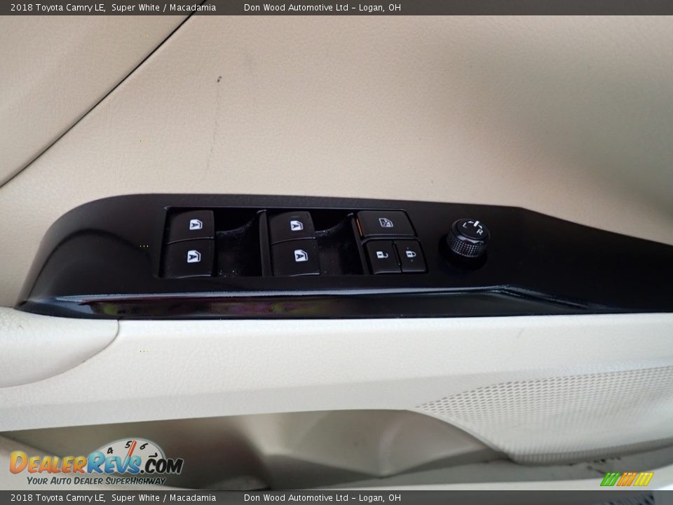 2018 Toyota Camry LE Super White / Macadamia Photo #18