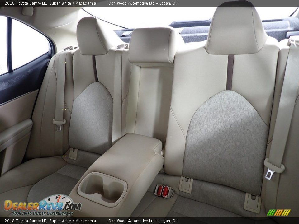 2018 Toyota Camry LE Super White / Macadamia Photo #22