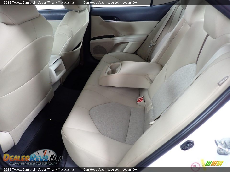 2018 Toyota Camry LE Super White / Macadamia Photo #24