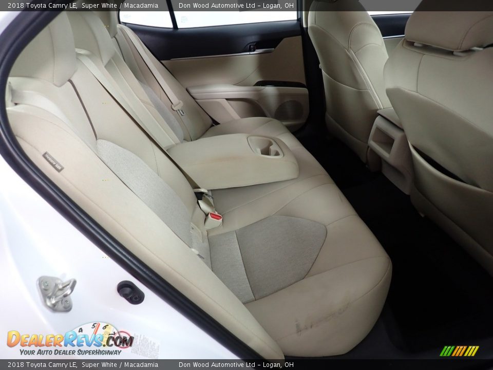 2018 Toyota Camry LE Super White / Macadamia Photo #27