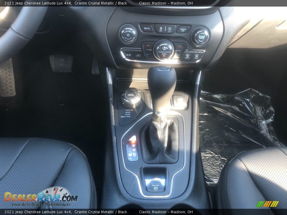 2021 Jeep Cherokee Latitude Lux 4x4 Granite Crystal Metallic / Black Photo #7